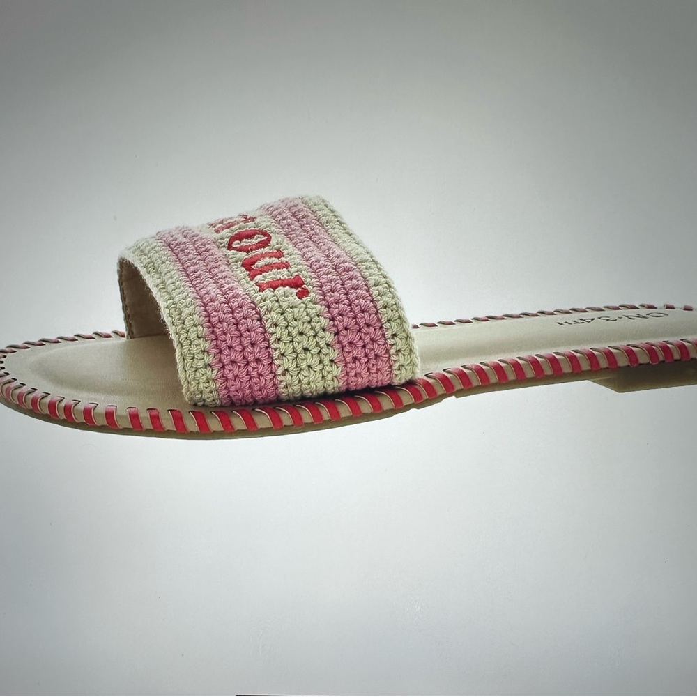 New in Box ON . 34th Pink and Cream Striped Slide Sandals Amour sz 39 / 8